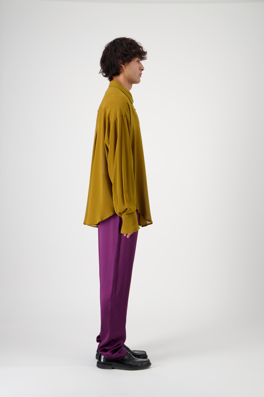 DOM silk crêpe georgette shirt, ocher color, oversized fit, side view on man model