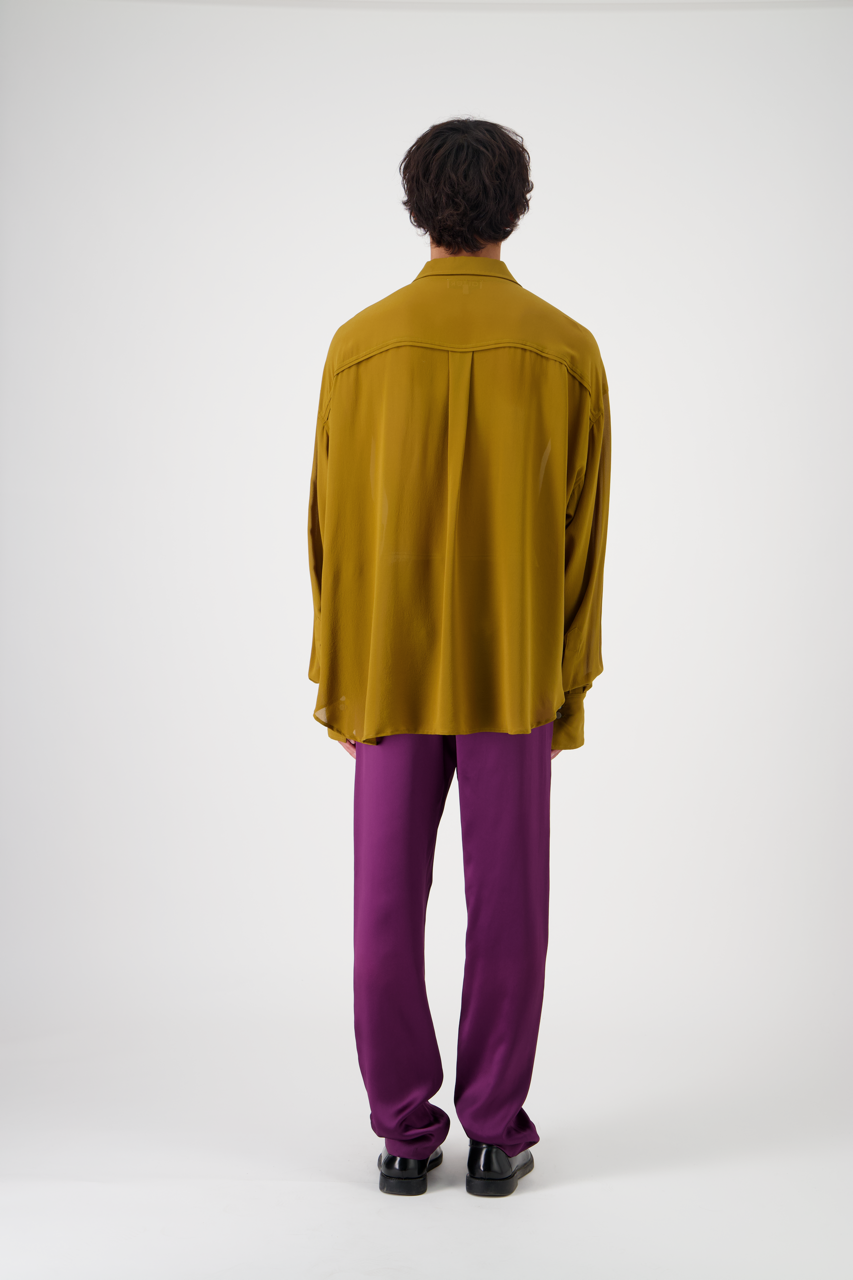 DOM silk crêpe georgette shirt, ocher color, oversized fit, back view on man model