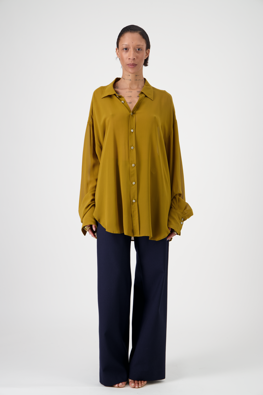 DOM silk crêpe georgette shirt, ocher color, oversized fit, front view on woman model