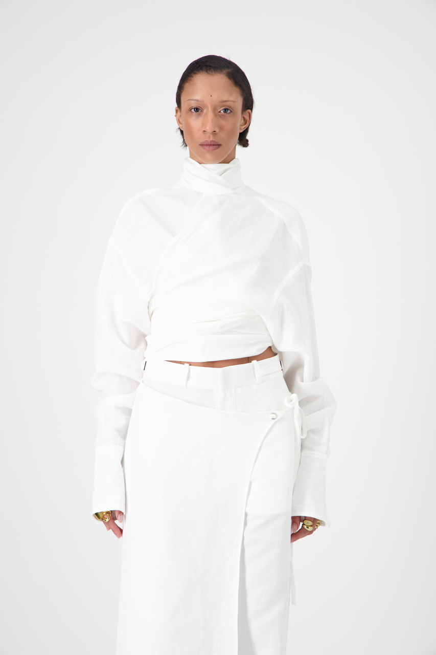 LAVA white cotton-linen canvas top with lavallière collar, front view on model