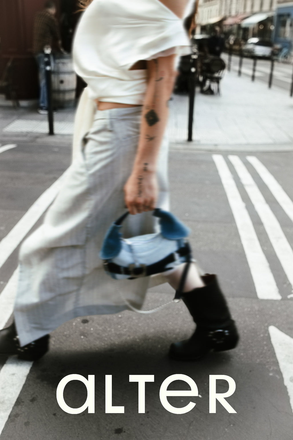 CULOTTE bag in denim, short-length handle, Alter Designs signature accessory, in situ