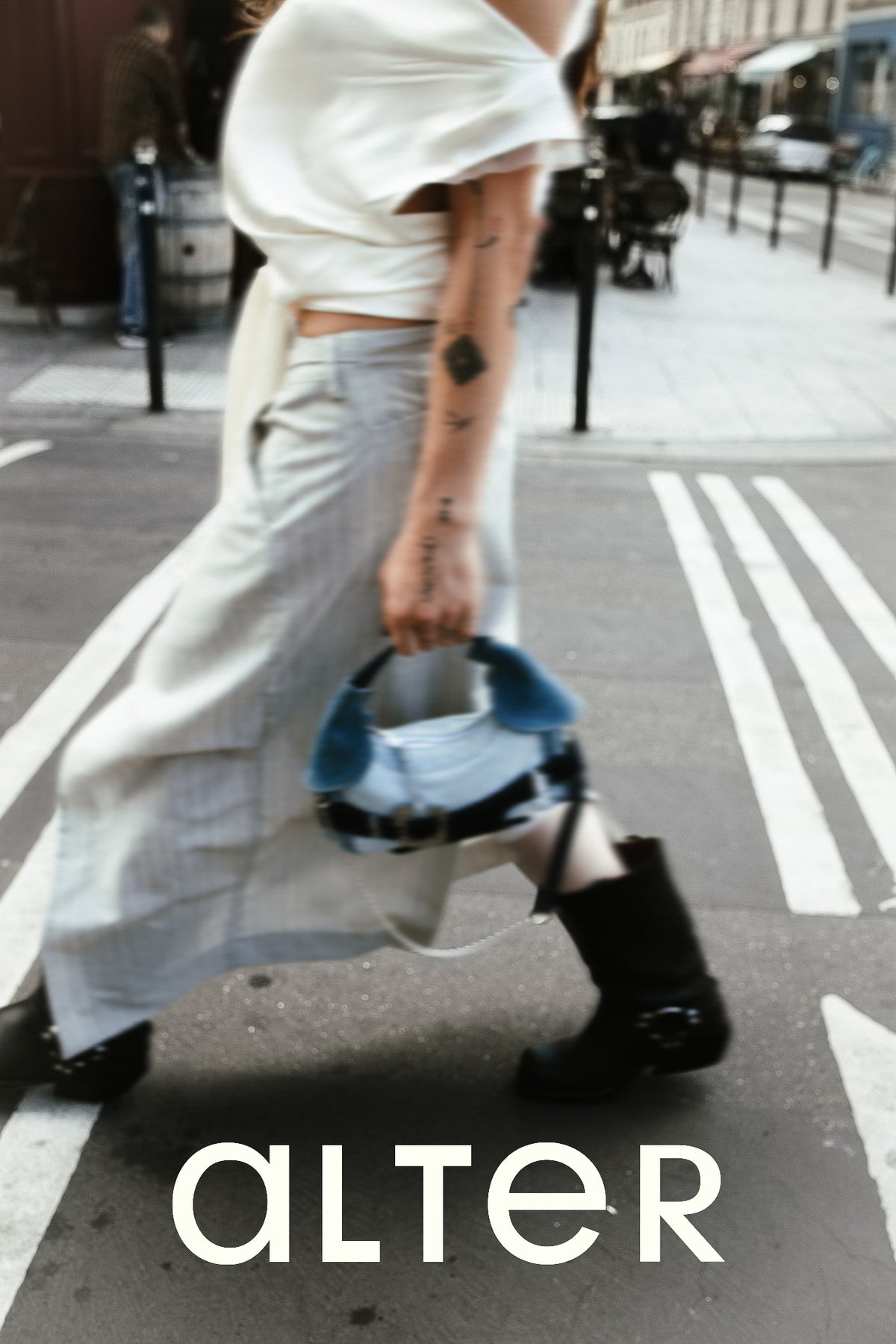 CULOTTE bag in denim, short-length handle, Alter Designs signature accessory, in situ