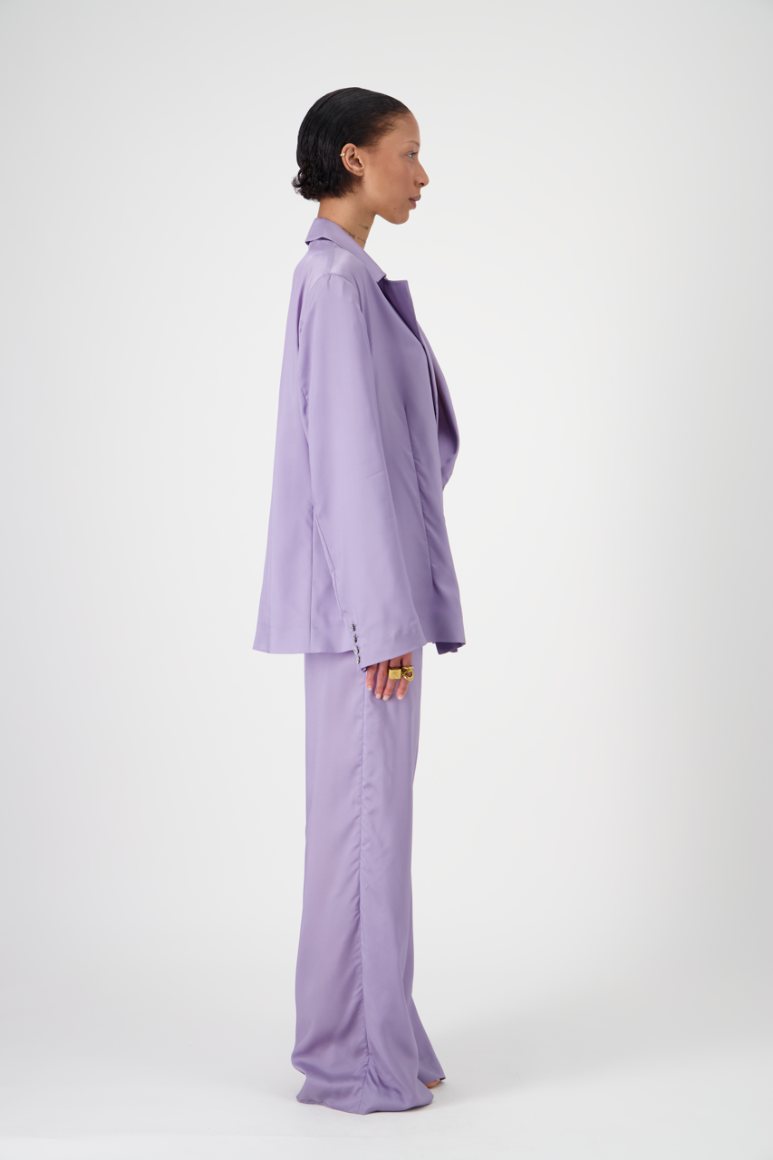 MARGUERITE oversized double-breasted twill blazer, side view on woman model