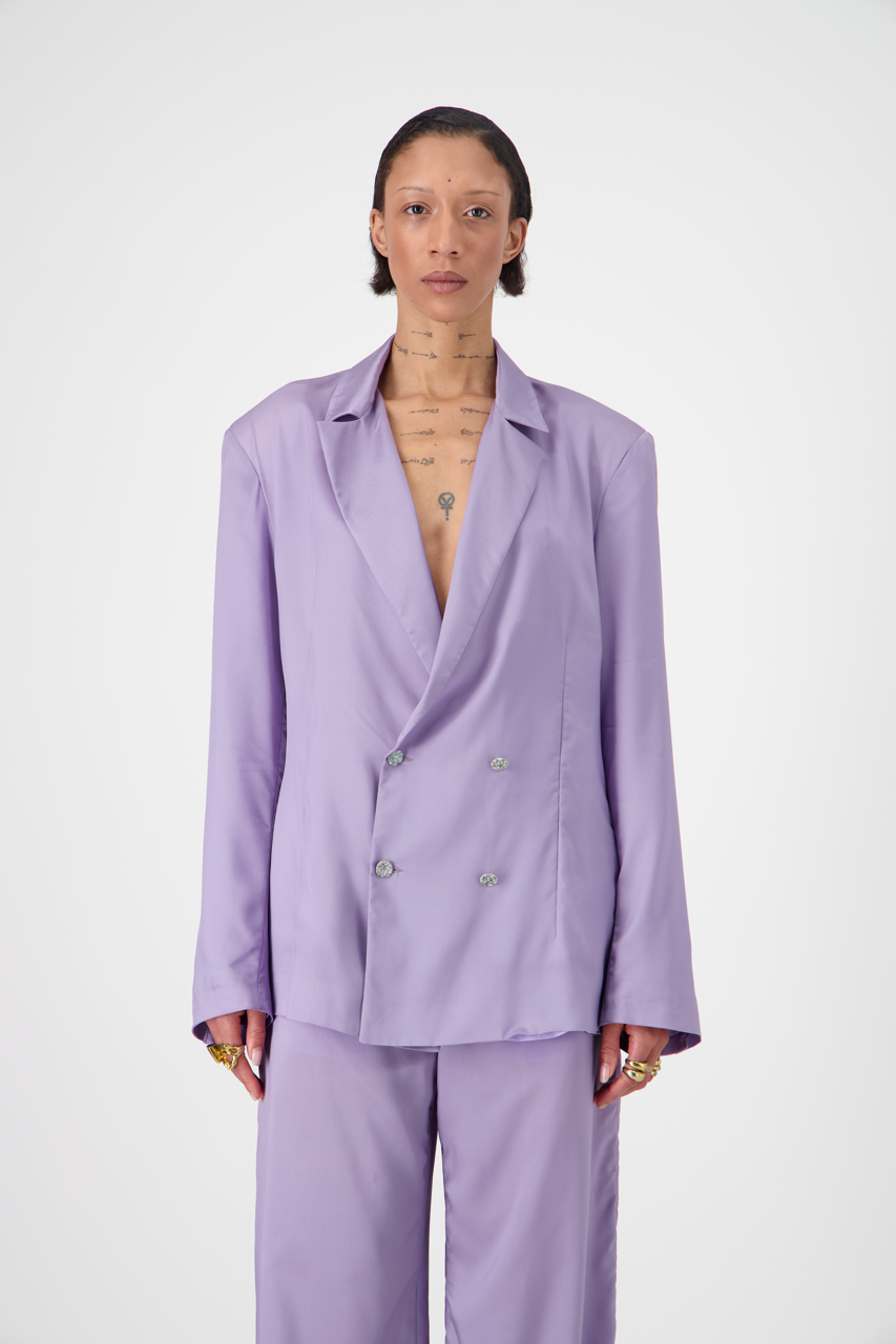 MARGUERITE oversized double-breasted twill blazer, front view on woman model, close view